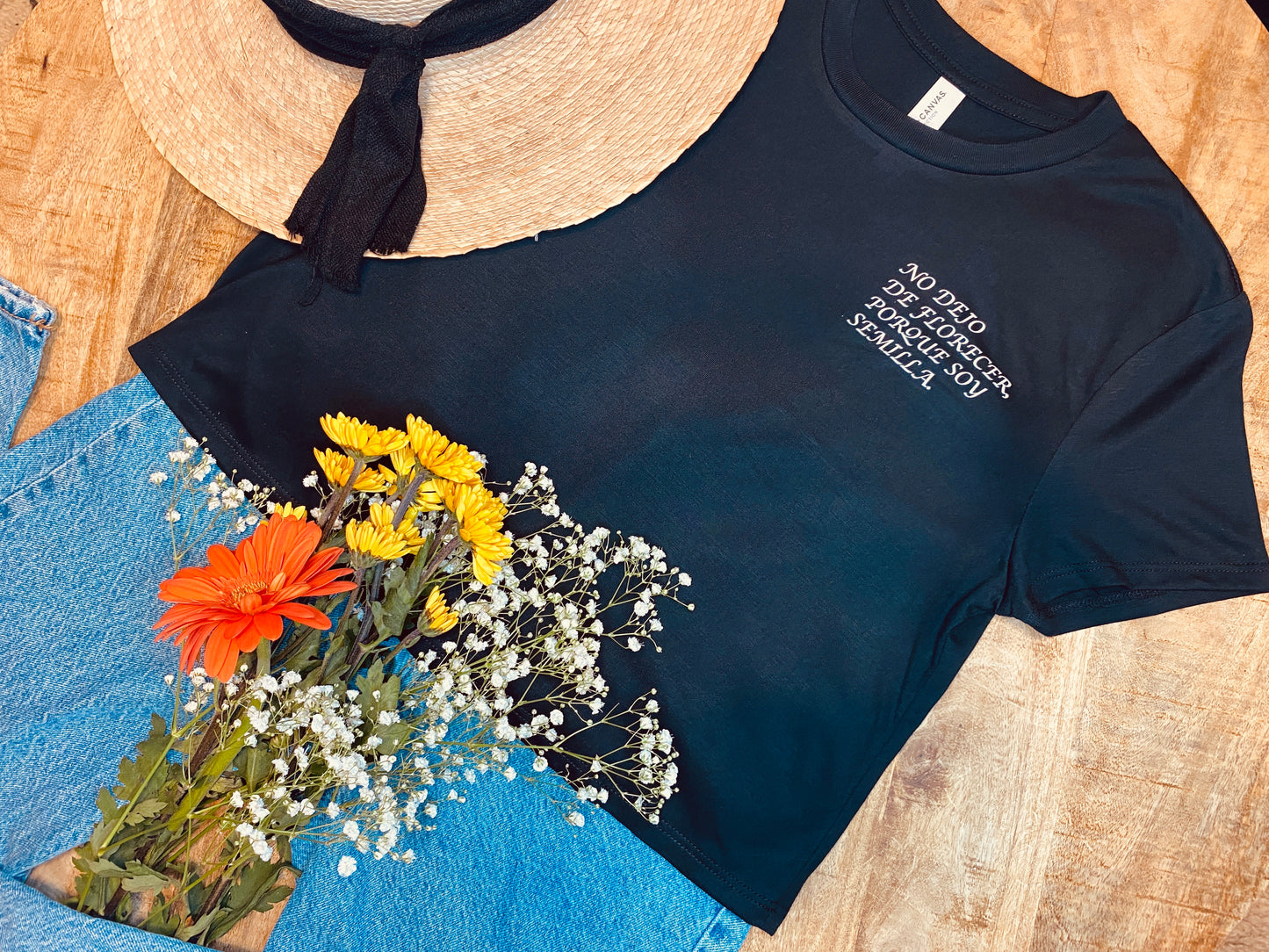 No dejo de Florecer porque Soy Semilla Crop Top